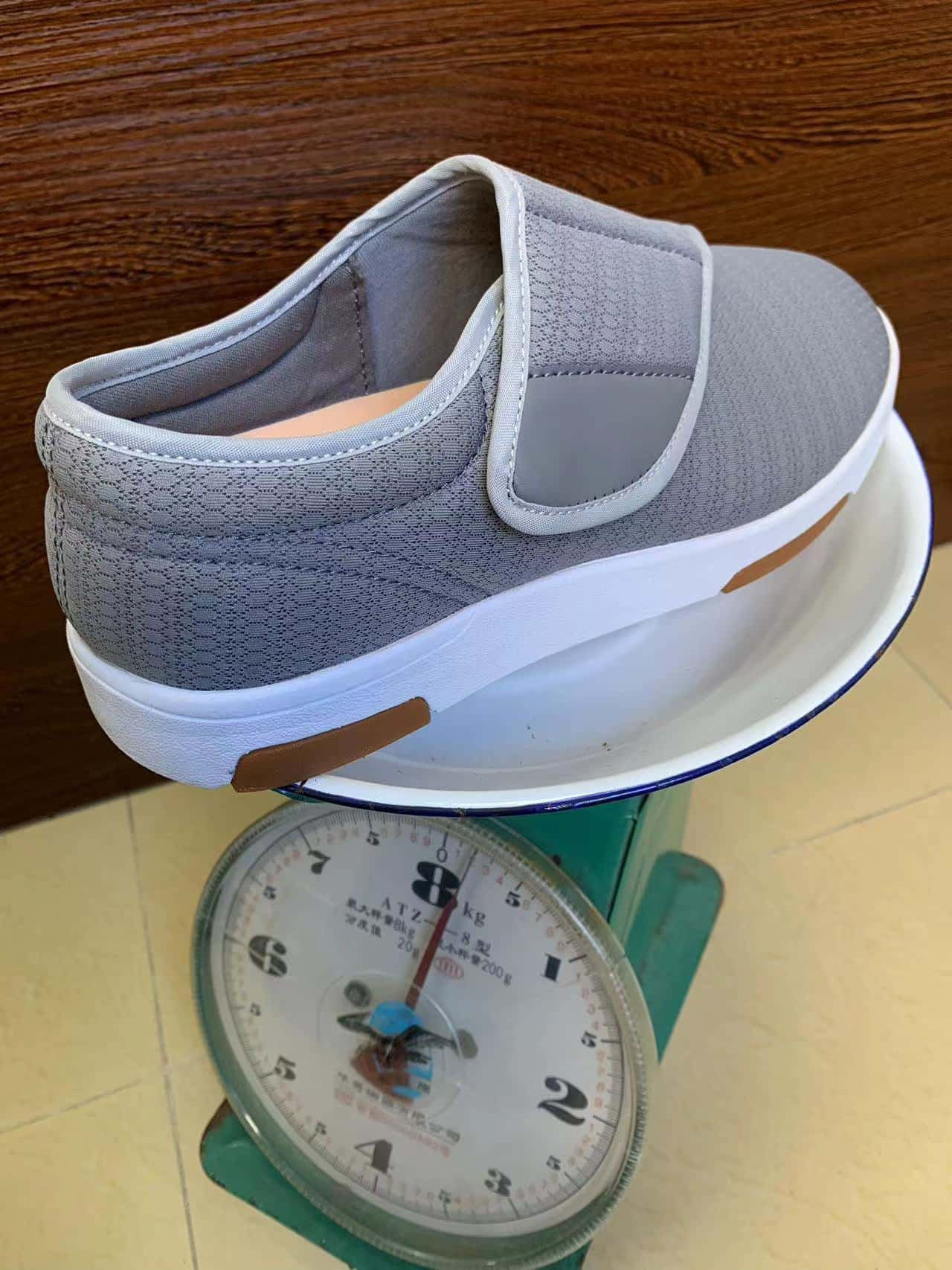 Anti-slip elderly diabetic shoes